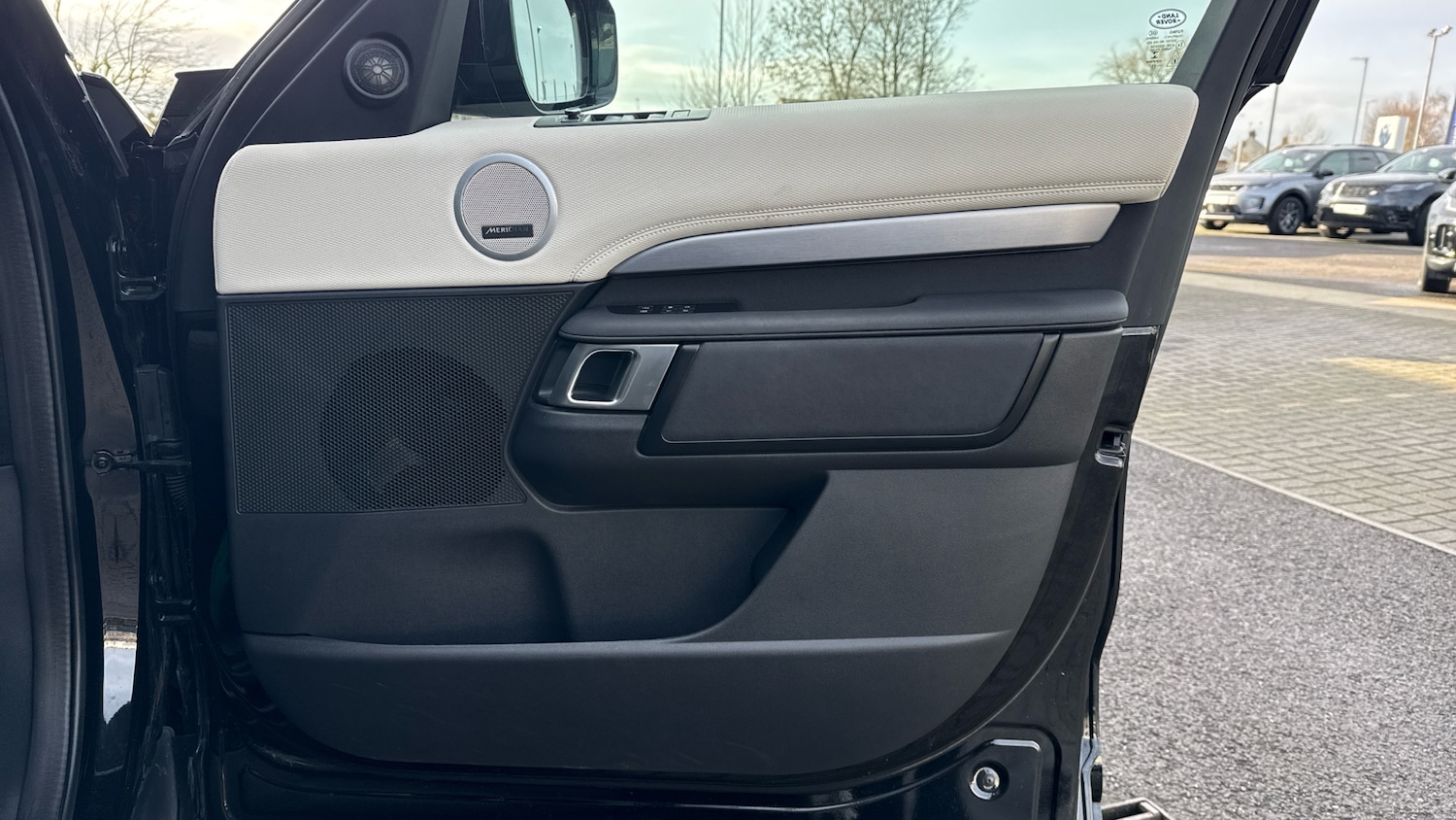 Used Land Rover Discovery 2022 for sale - 77323802: Photo 29