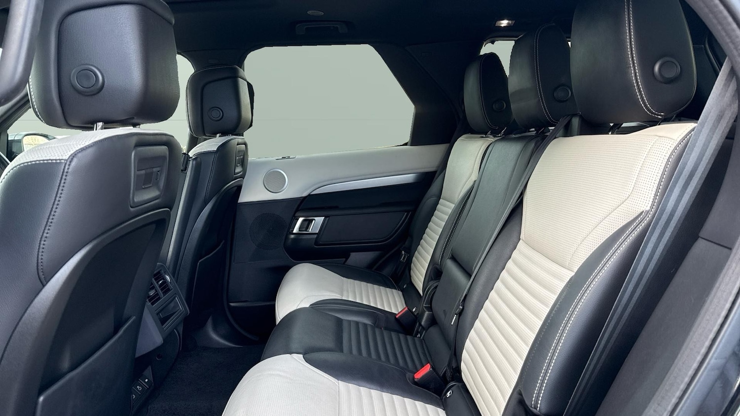 Used Land Rover Discovery 2022 for sale - 77323802: Photo 4