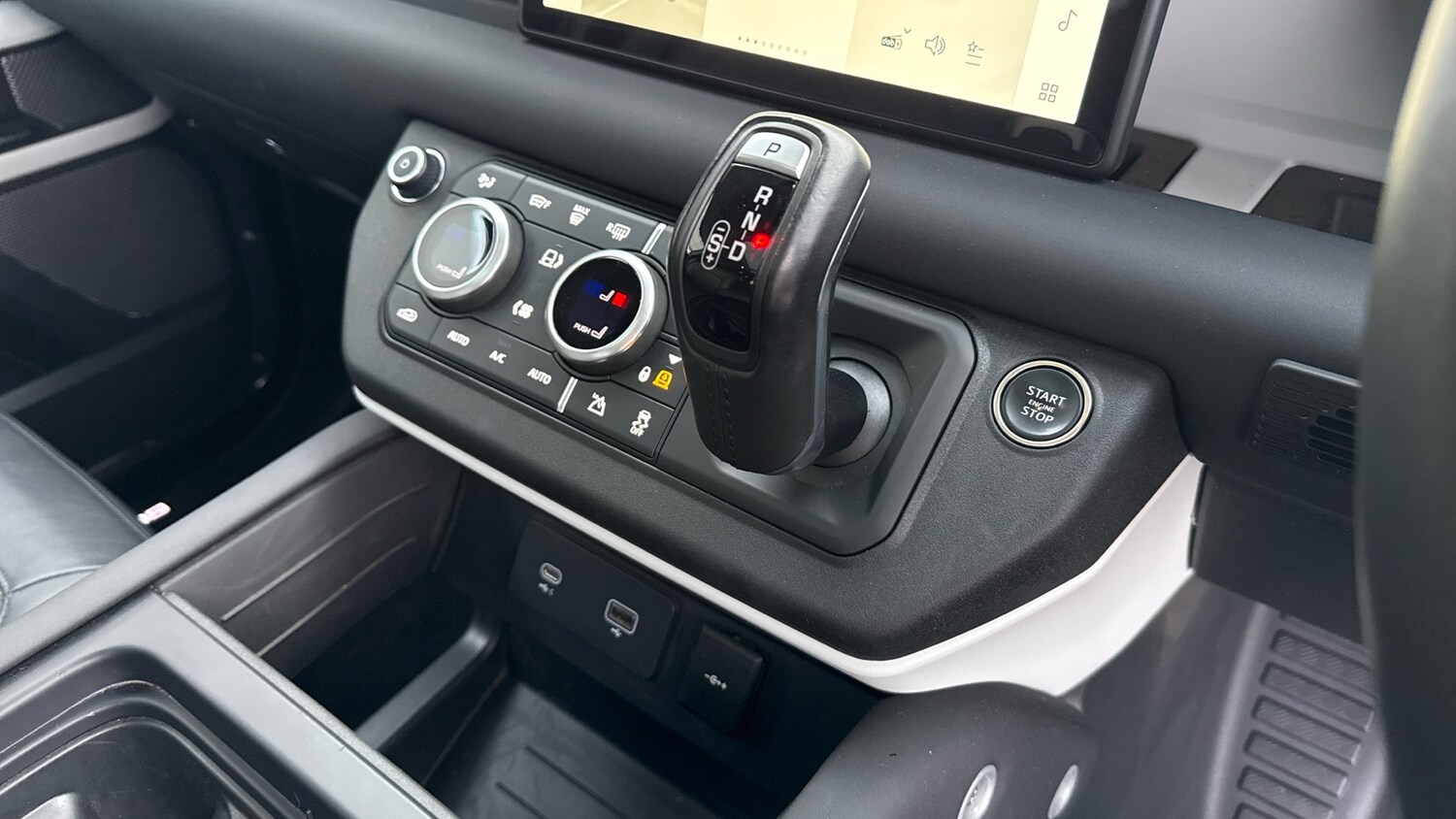 Used Land Rover Defender 2024 for sale - 76564942: Photo 13