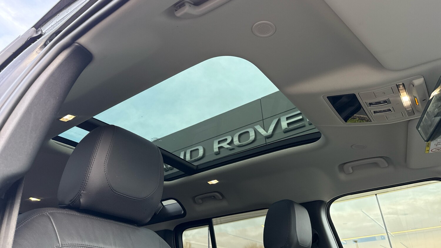 Used Land Rover Defender 2024 for sale - 76564942: Photo 21