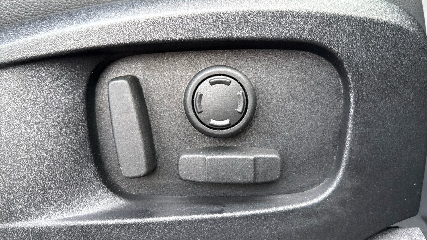 Used Land Rover Defender 2024 for sale - 76564942: Photo 30