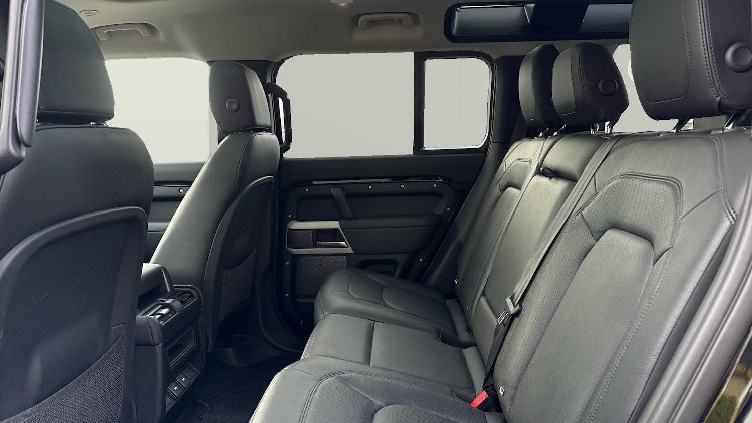 Used Land Rover Defender 2024 for sale - 76564942: Photo 4