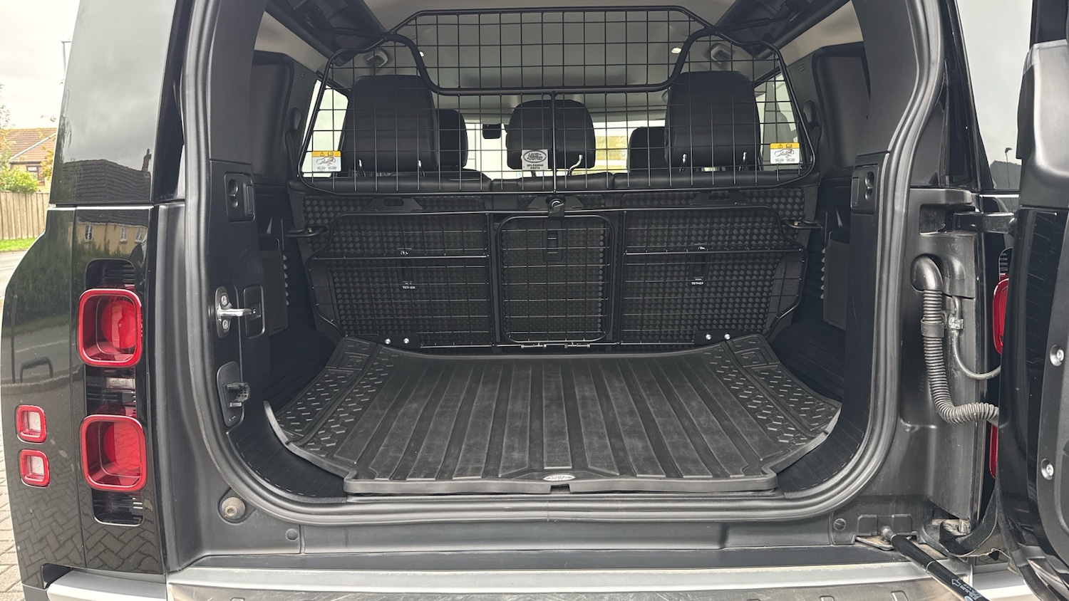Used Land Rover Defender 2021 for sale - 76329897: Photo 10