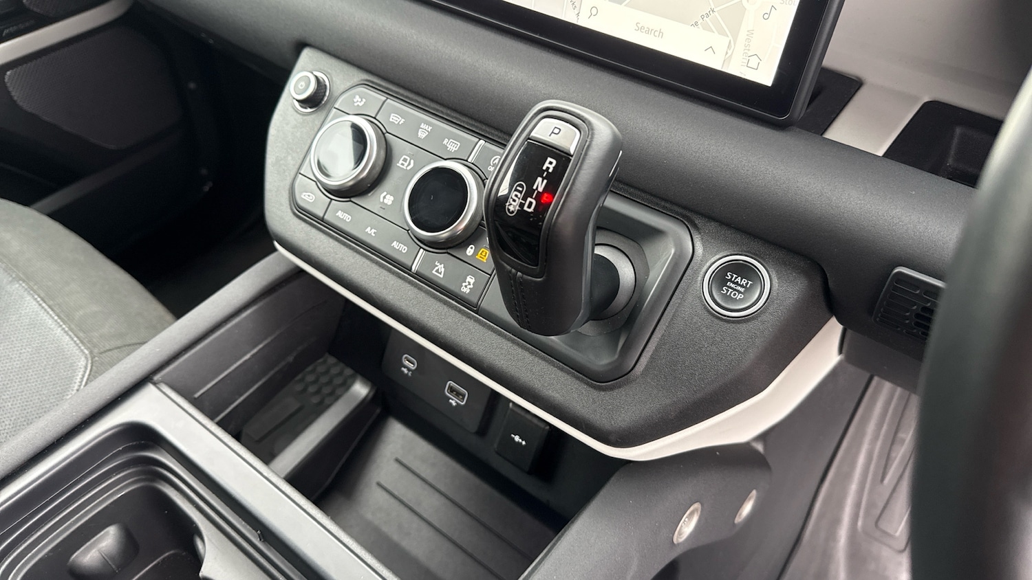 Used Land Rover Defender 2021 for sale - 76329897: Photo 13