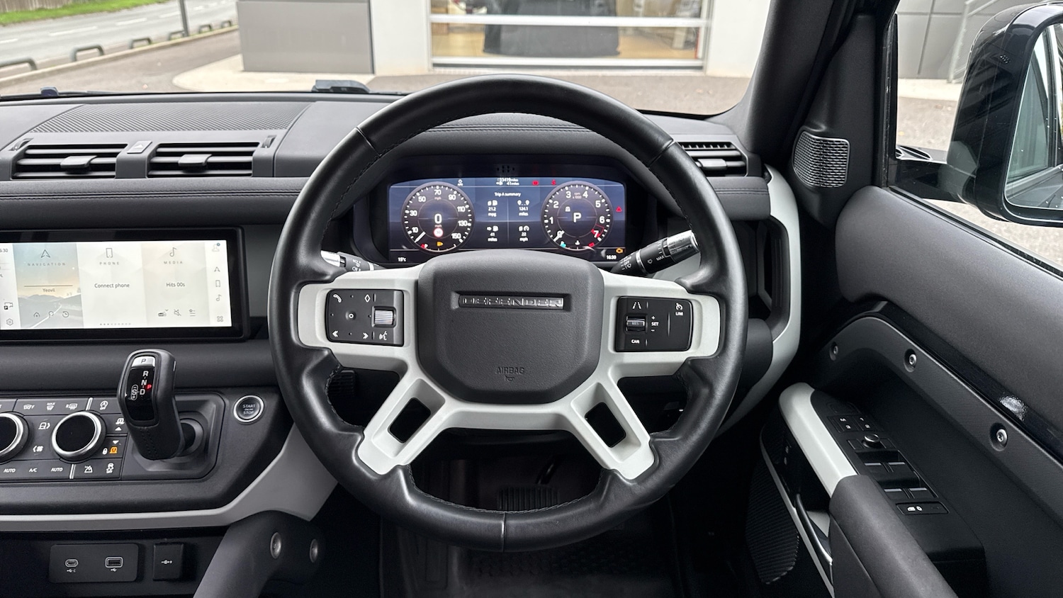 Used Land Rover Defender 2021 for sale - 76329897: Photo 15