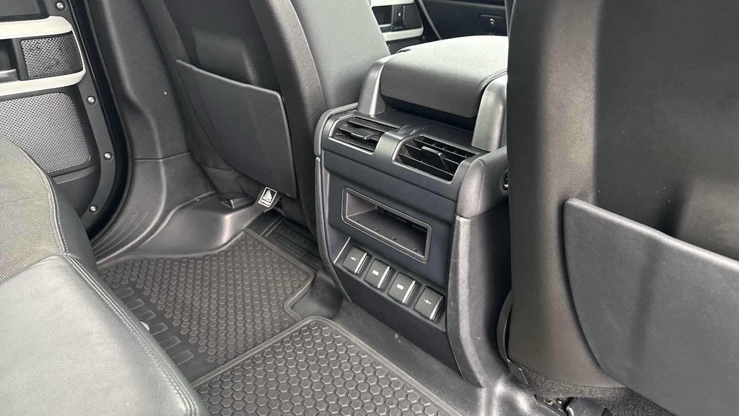 Used Land Rover Defender 2021 for sale - 76329897: Photo 18