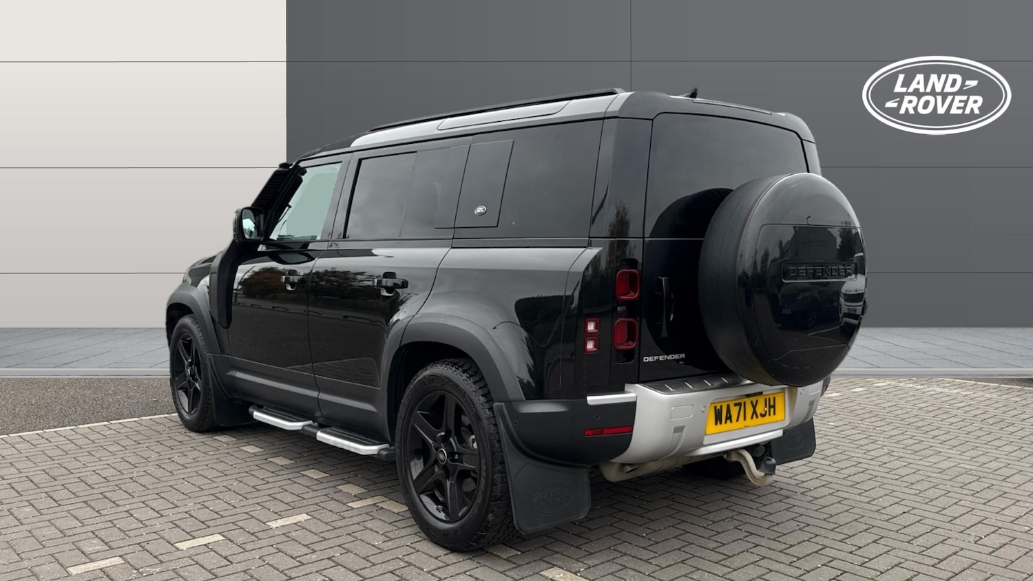 Used Land Rover Defender 2021 for sale - 76329897: Photo 2