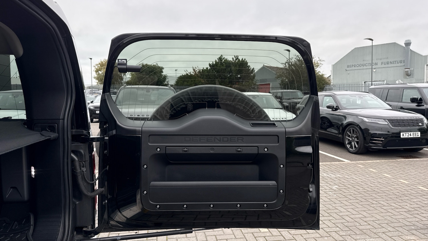 Used Land Rover Defender 2021 for sale - 76329897: Photo 27