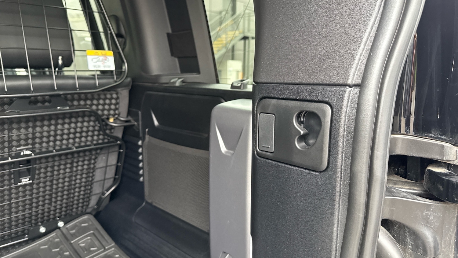 Used Land Rover Defender 2021 for sale - 76329897: Photo 28