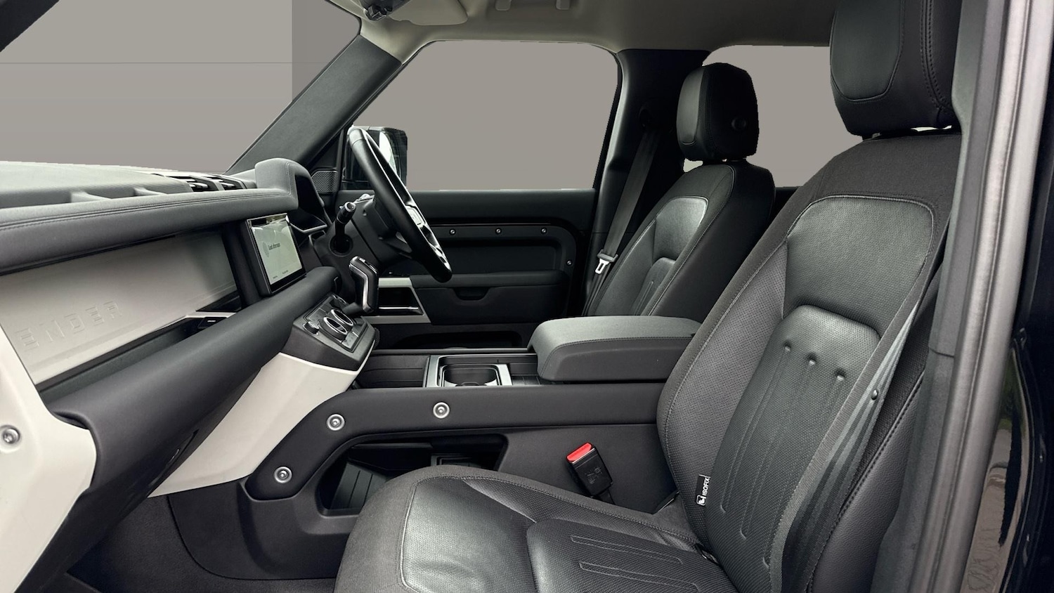Used Land Rover Defender 2021 for sale - 76329897: Photo 3