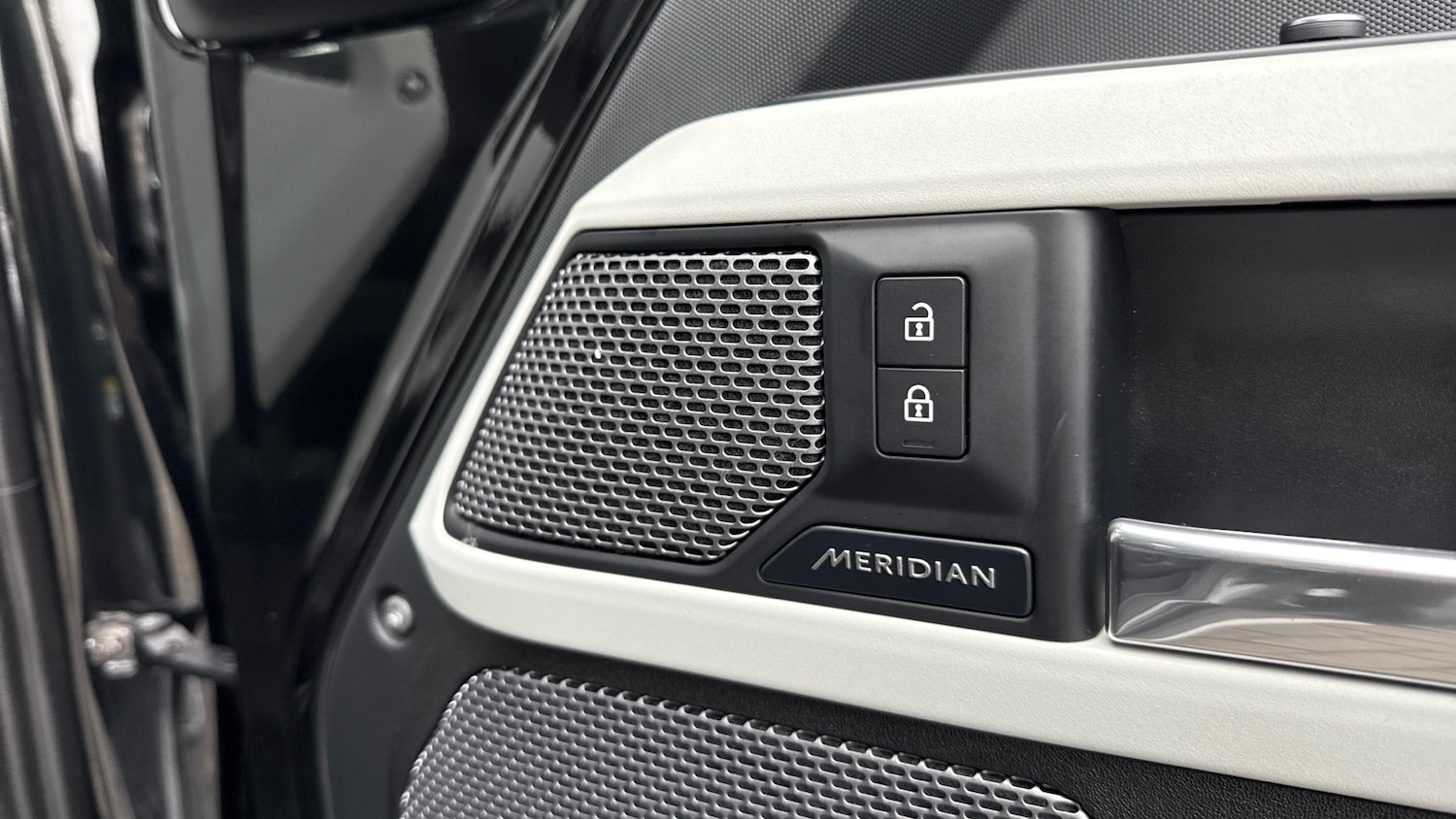 Used Land Rover Defender 2021 for sale - 76329897: Photo 30