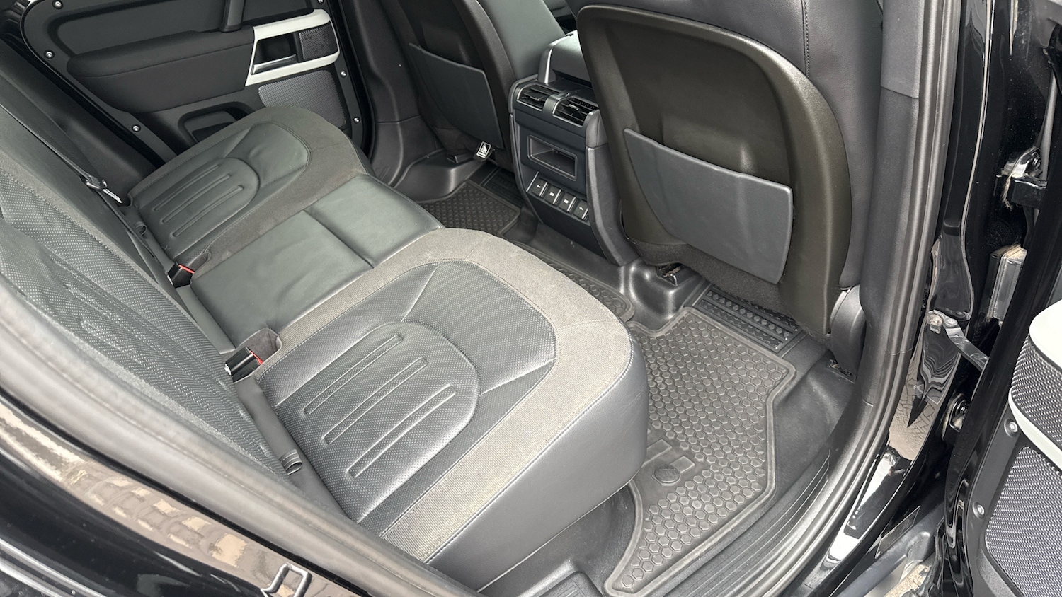 Used Land Rover Defender 2021 for sale - 76329897: Photo 40