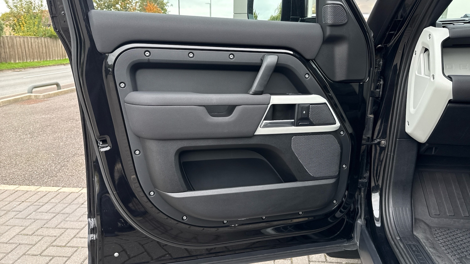 Used Land Rover Defender 2021 for sale - 76329897: Photo 48