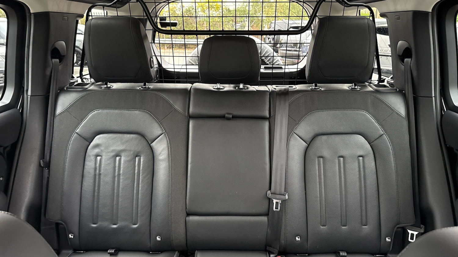 Used Land Rover Defender 2021 for sale - 76329897: Photo 49