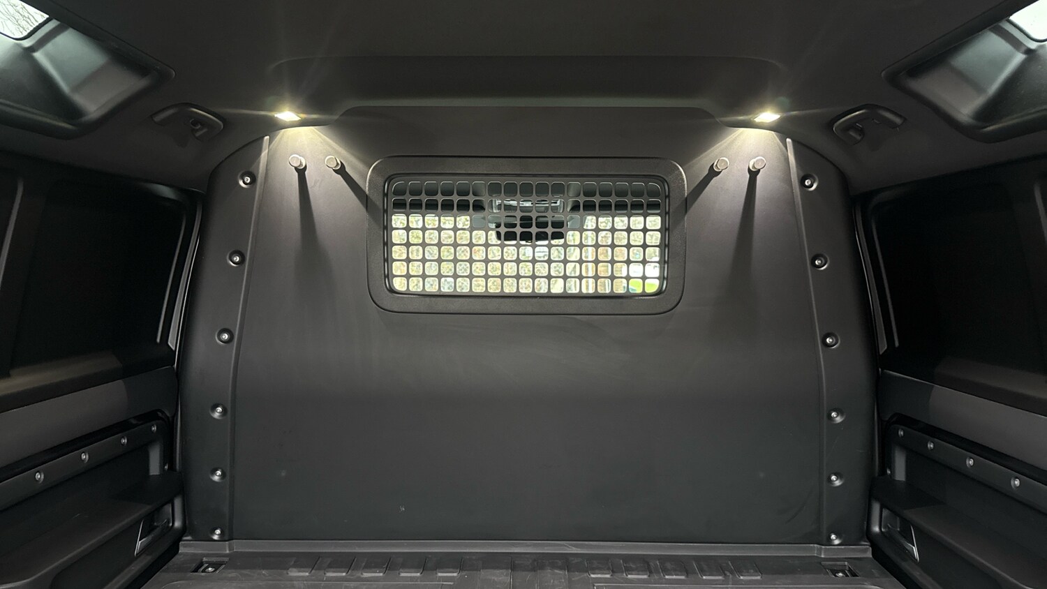 Used Land Rover Defender 2023 for sale - 77449423: Photo 18