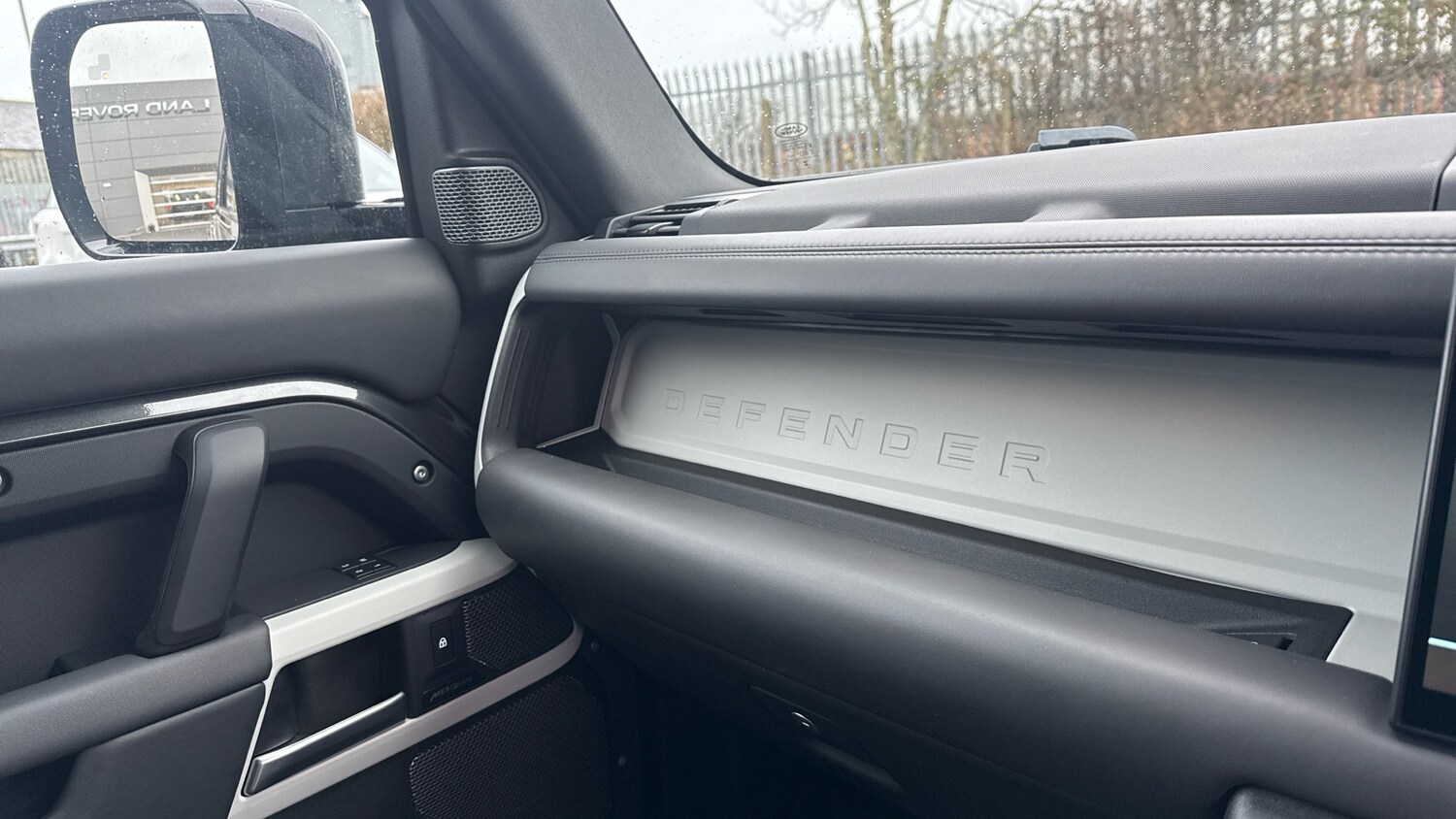 Used Land Rover Defender 2023 for sale - 77449423: Photo 26