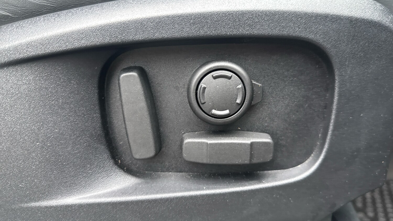 Used Land Rover Defender 2023 for sale - 77449423: Photo 30