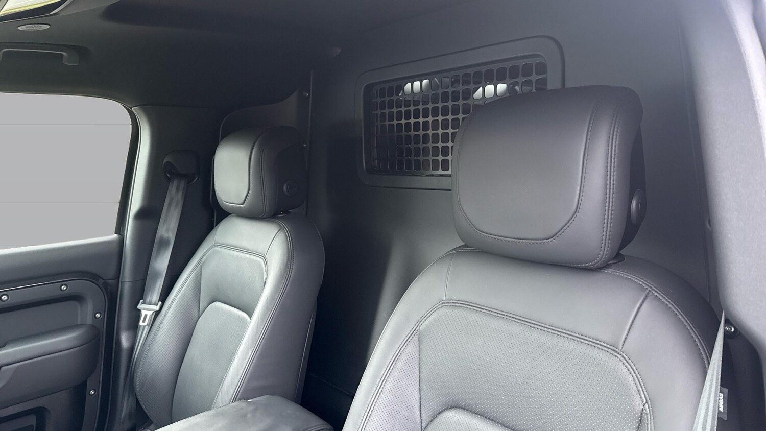 Used Land Rover Defender 2023 for sale - 77449423: Photo 4