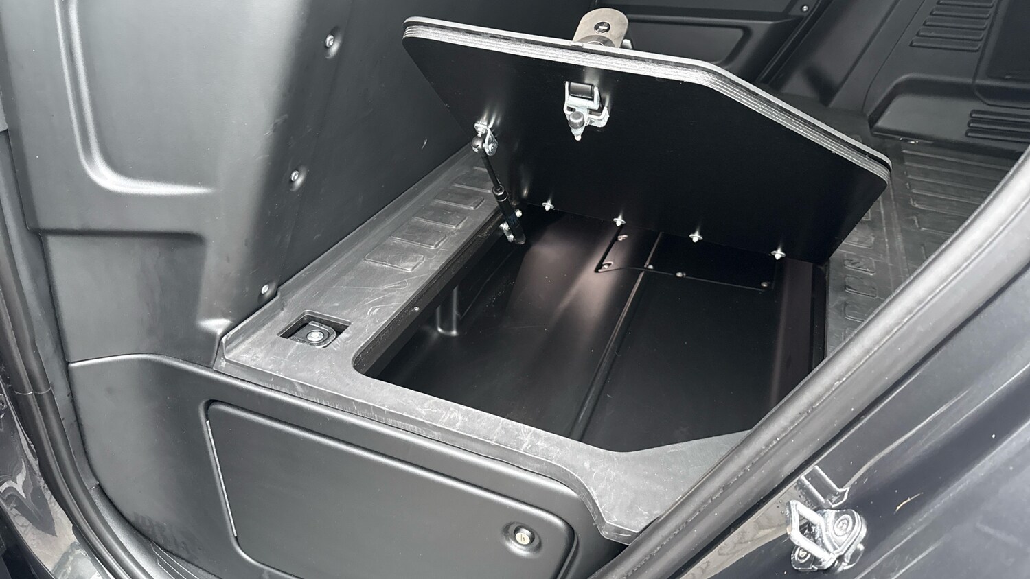 Used Land Rover Defender 2023 for sale - 77449423: Photo 44