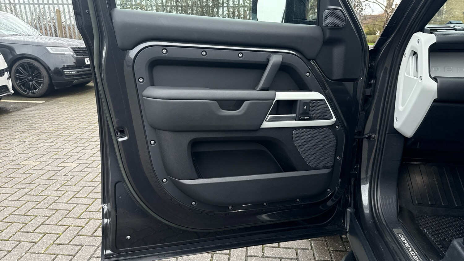 Used Land Rover Defender 2023 for sale - 77449423: Photo 45