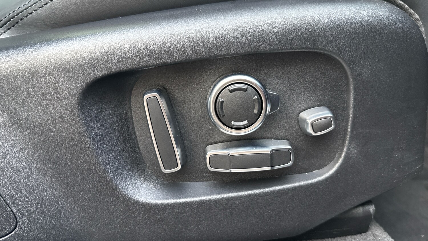 Used Land Rover Range Rover Velar 2024 for sale - 76193766: Photo 30