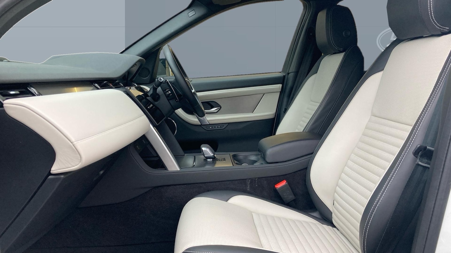 Used Land Rover Discovery Sport 2024 for sale - 76694191: Photo 3