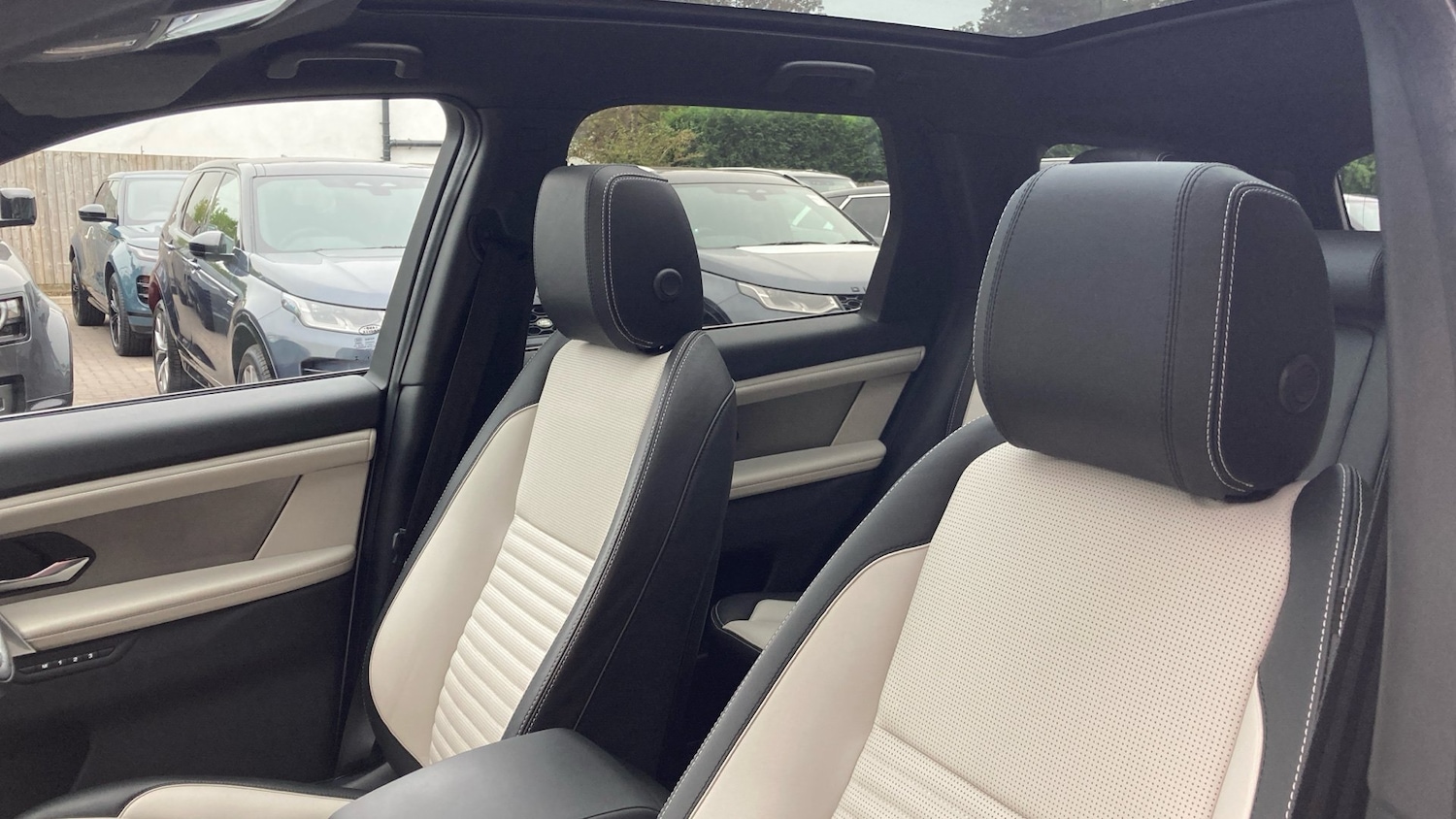 Used Land Rover Discovery Sport 2024 for sale - 76694191: Photo 31