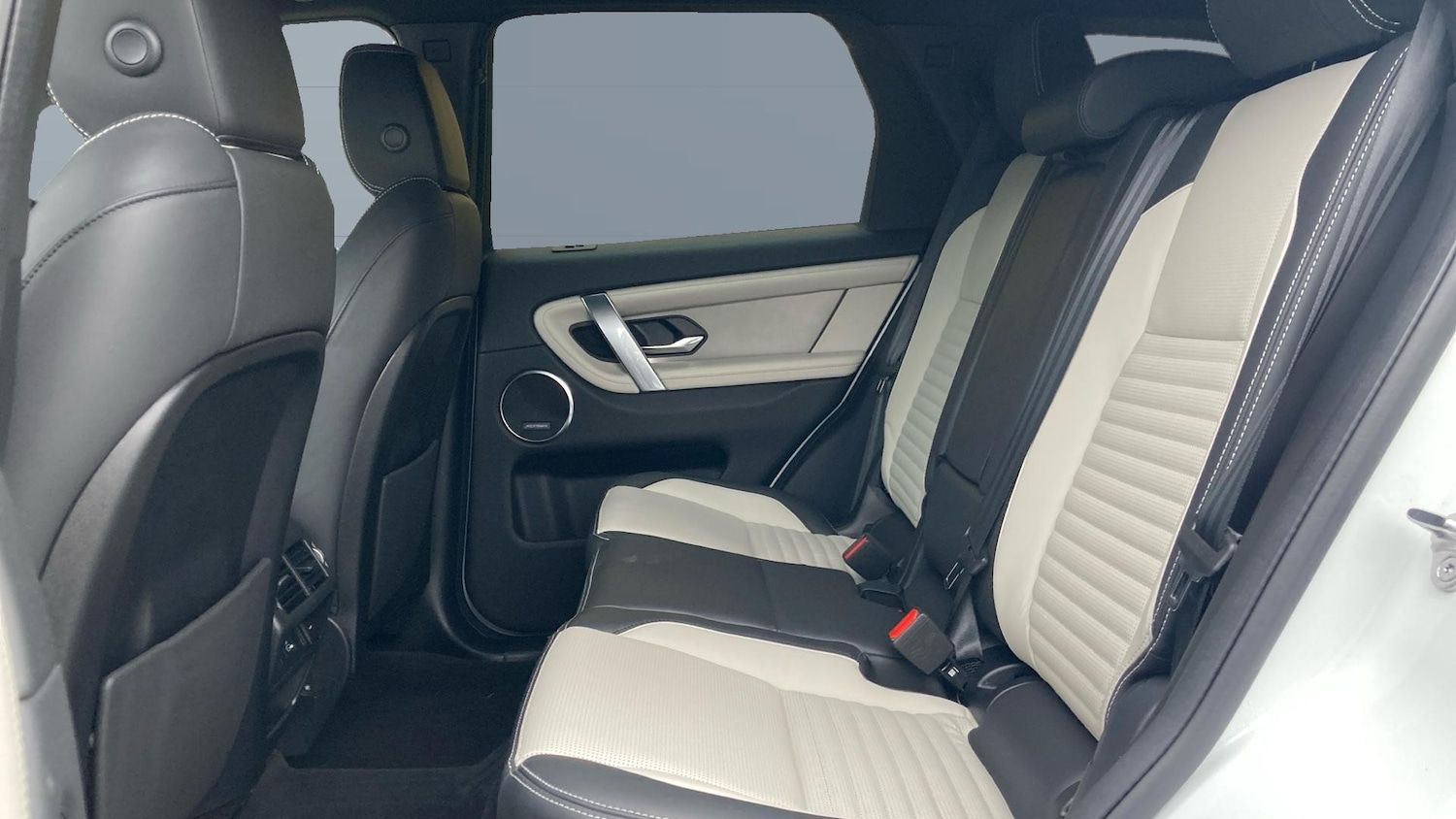 Used Land Rover Discovery Sport 2024 for sale - 76694191: Photo 4