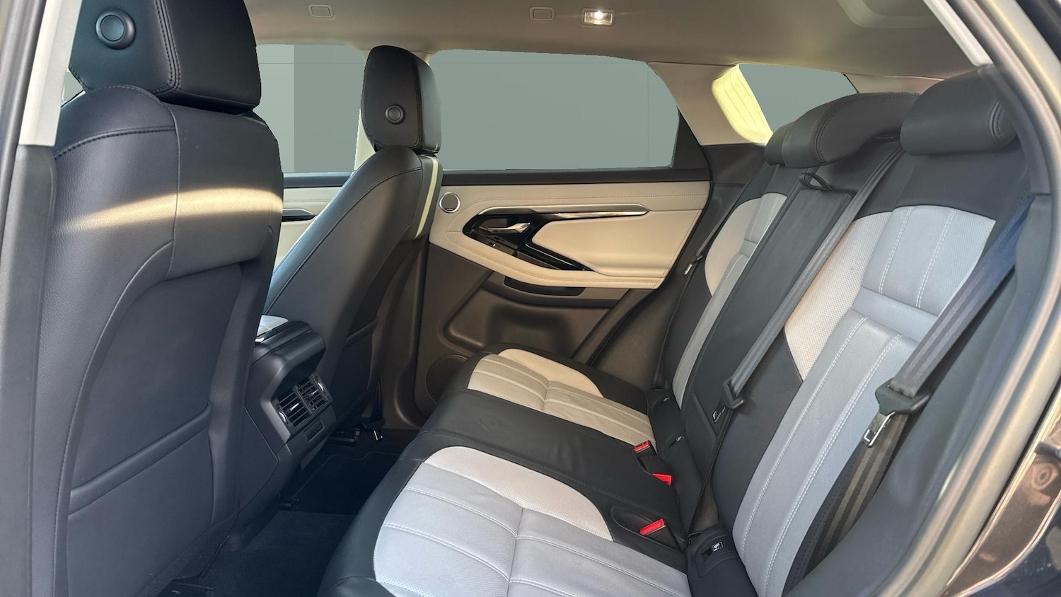 Used Land Rover Range Rover Evoque 2022 for sale - 77124992: Photo 4