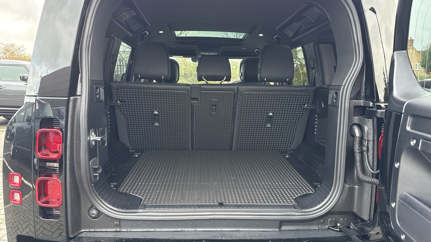 Used Land Rover Defender 2025 for sale - 76956993: Photo 10