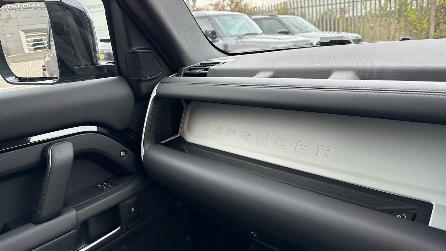 Used Land Rover Defender 2025 for sale - 76956993: Photo 26