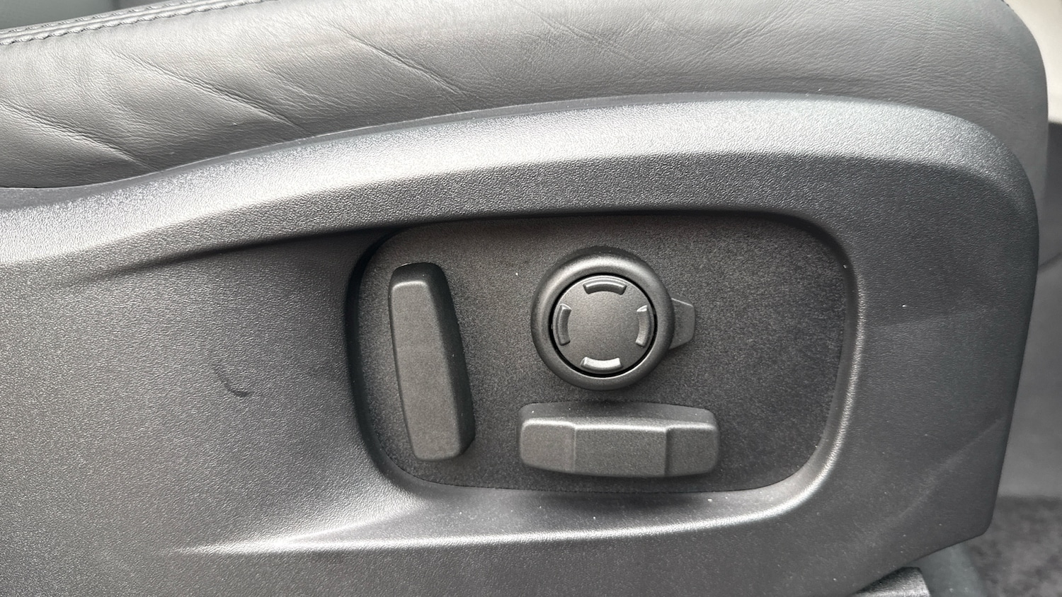 Used Land Rover Defender 2025 for sale - 76956993: Photo 30