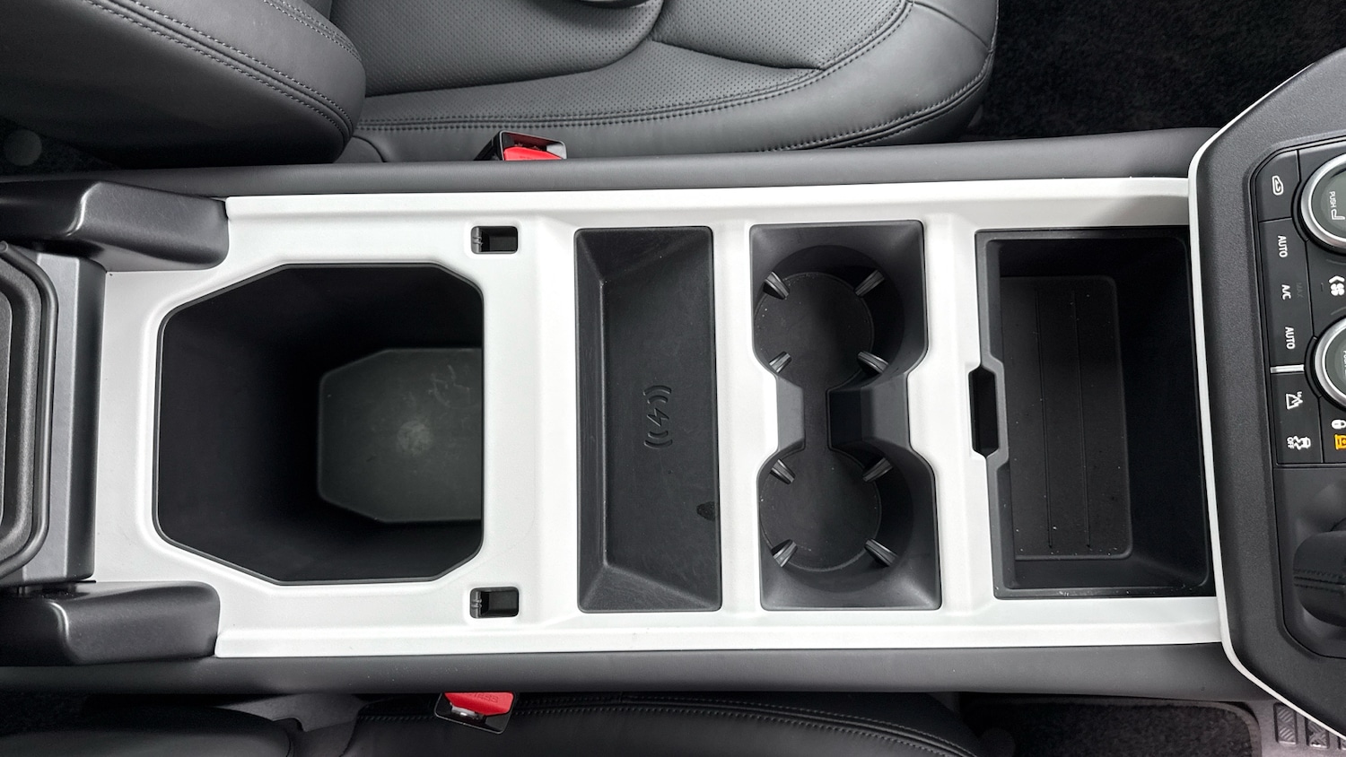 Used Land Rover Defender 2025 for sale - 76956993: Photo 32