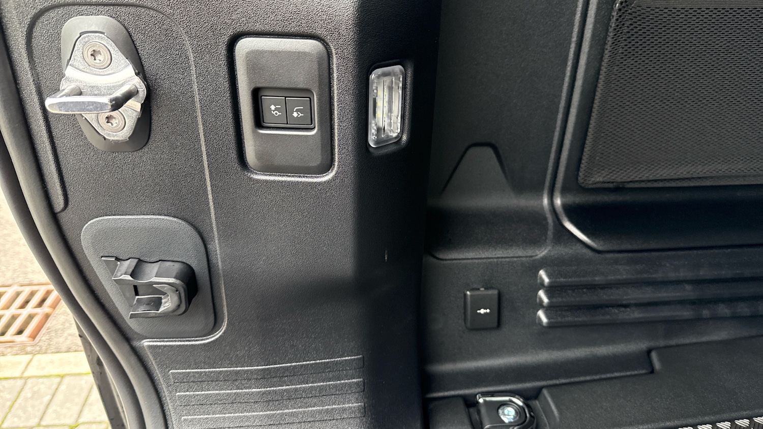 Used Land Rover Defender 2025 for sale - 76956993: Photo 38