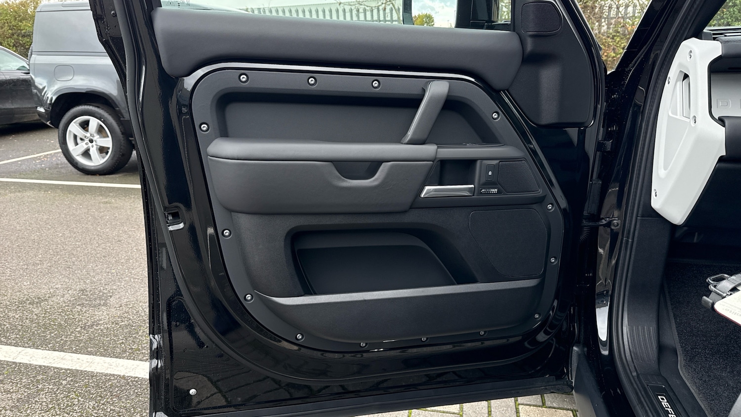 Used Land Rover Defender 2025 for sale - 76956993: Photo 41