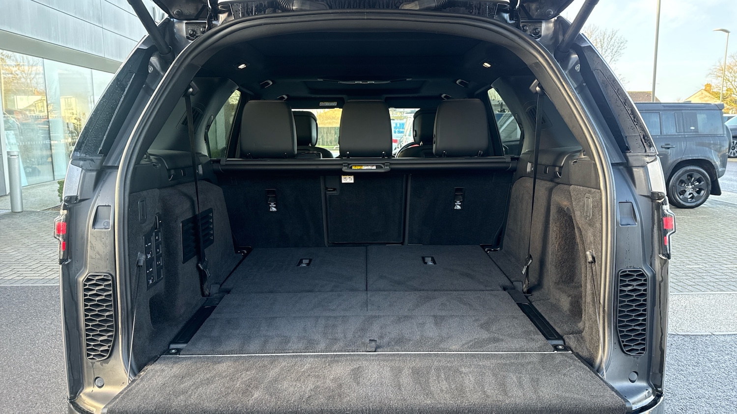 Used Land Rover Discovery 2023 for sale - 77350298: Photo 10