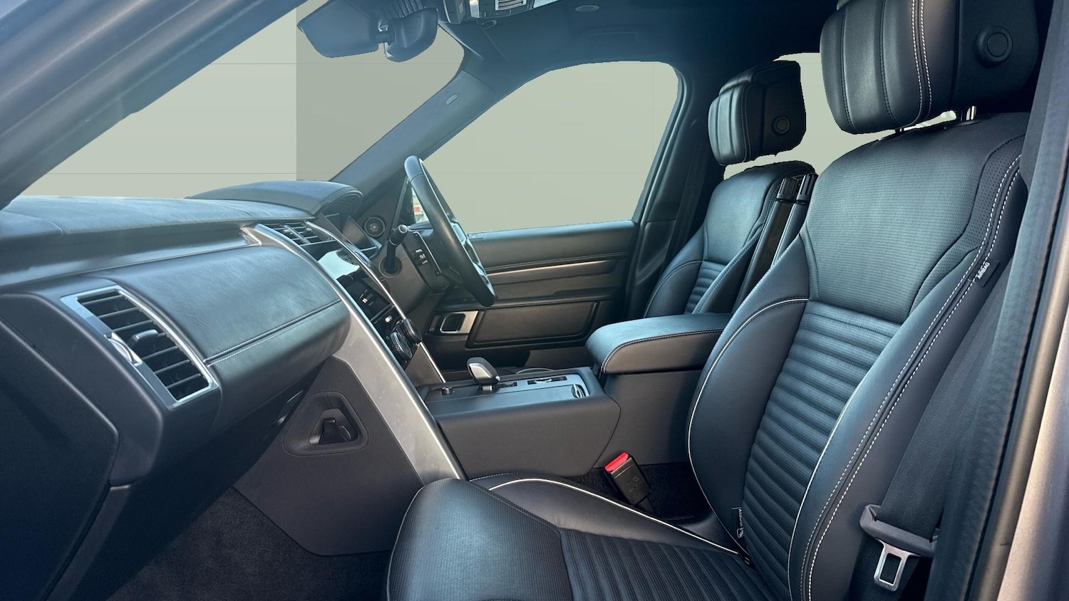 Used Land Rover Discovery 2023 for sale - 77350298: Photo 3