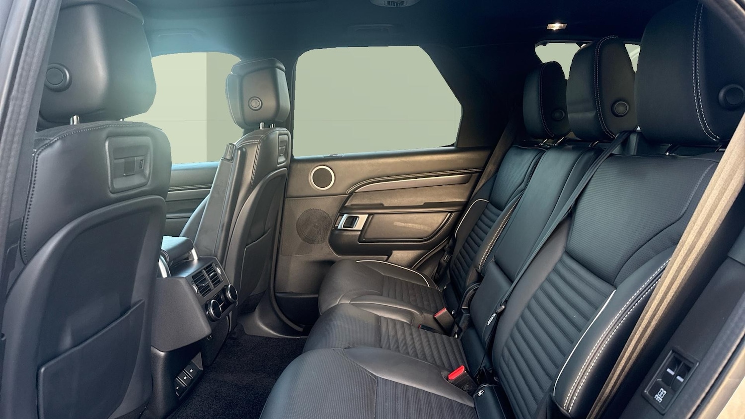 Used Land Rover Discovery 2023 for sale - 77350298: Photo 4