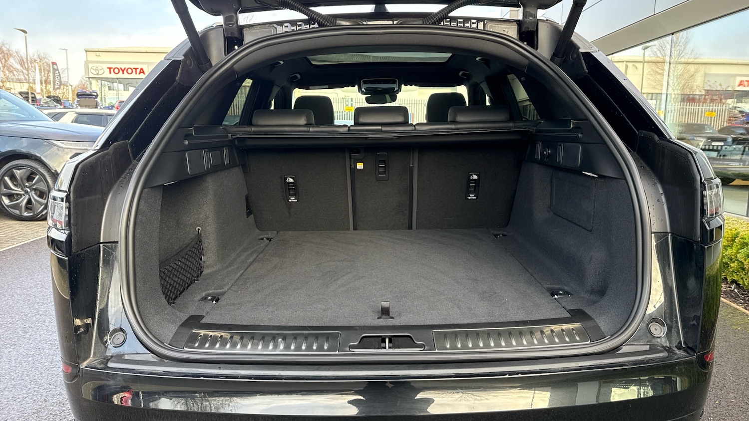 Used Land Rover Range Rover Velar 2025 for sale - 77136099: Photo 10