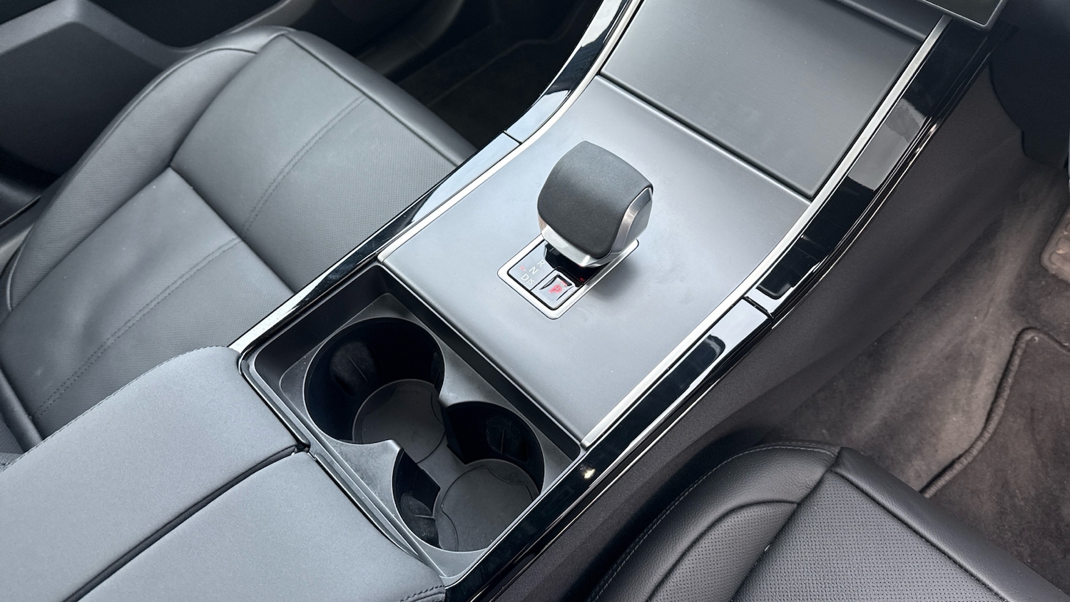 Used Land Rover Range Rover Velar 2025 for sale - 77136099: Photo 13