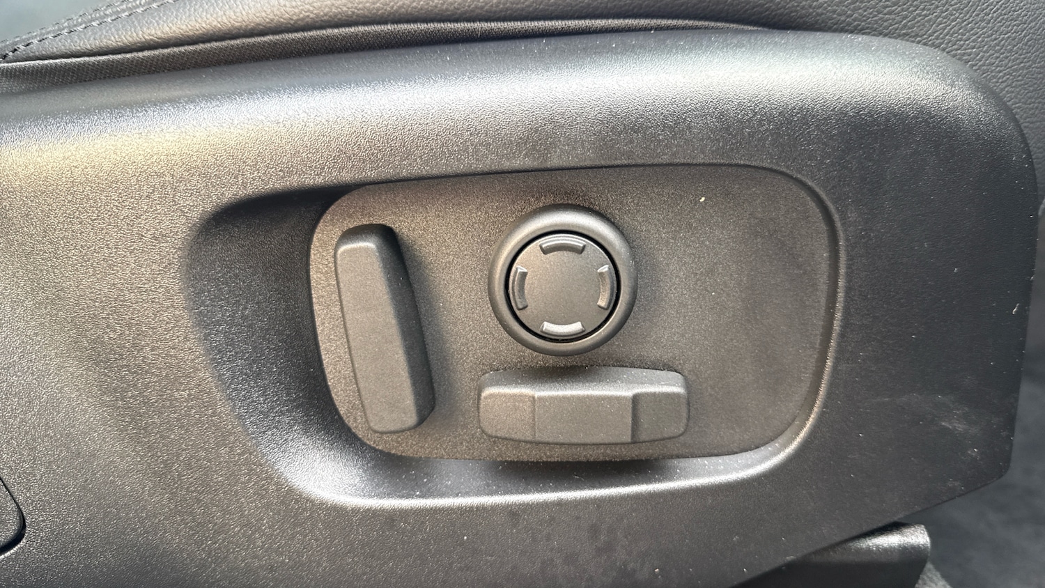 Used Land Rover Range Rover Velar 2025 for sale - 77136099: Photo 30