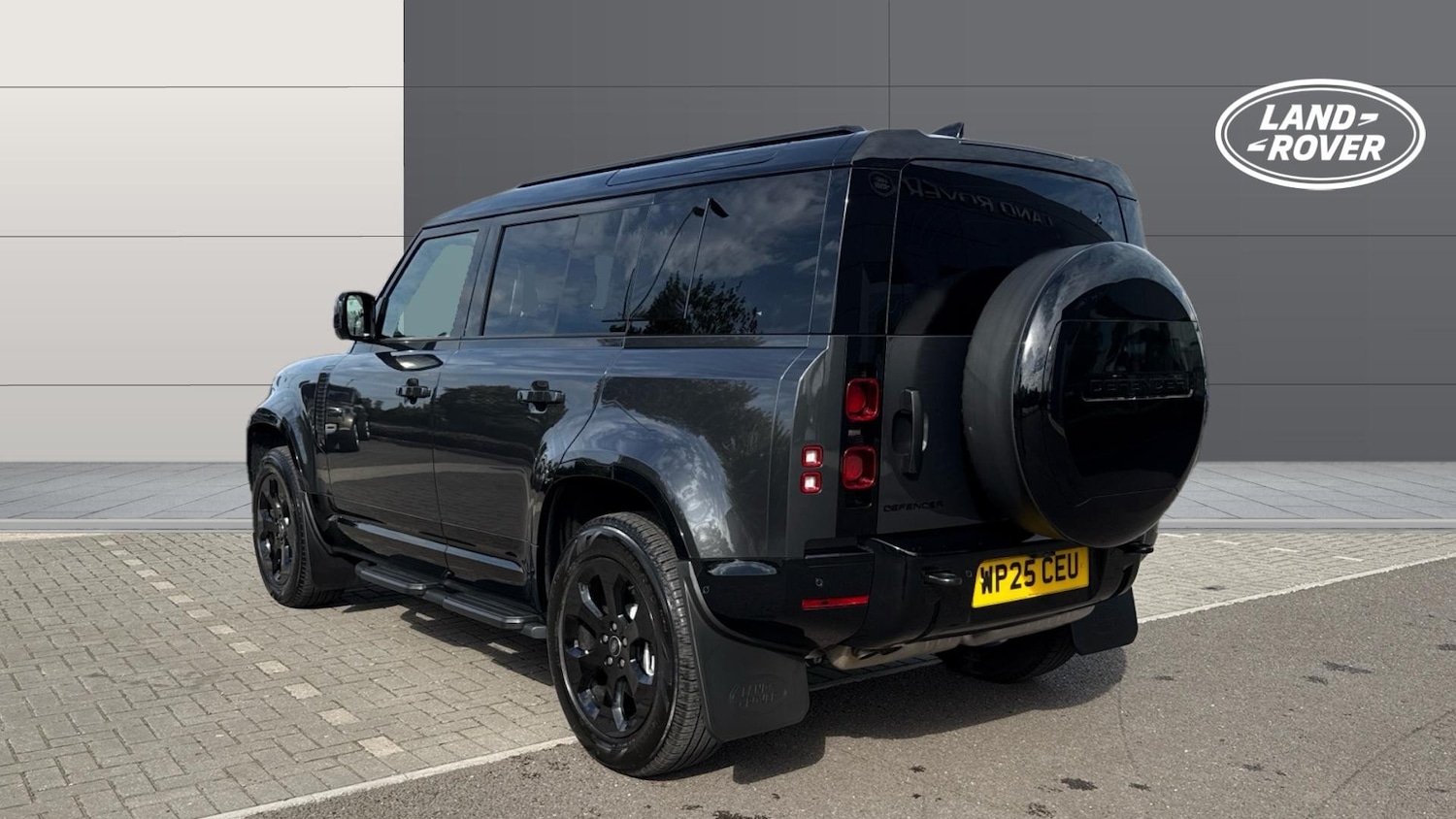 Used Land Rover Defender 2025 for sale - 76736394: Photo 2