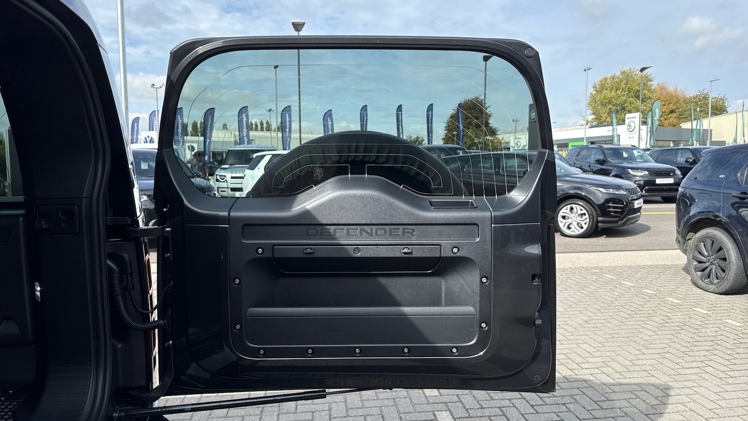 Used Land Rover Defender 2025 for sale - 76736394: Photo 27