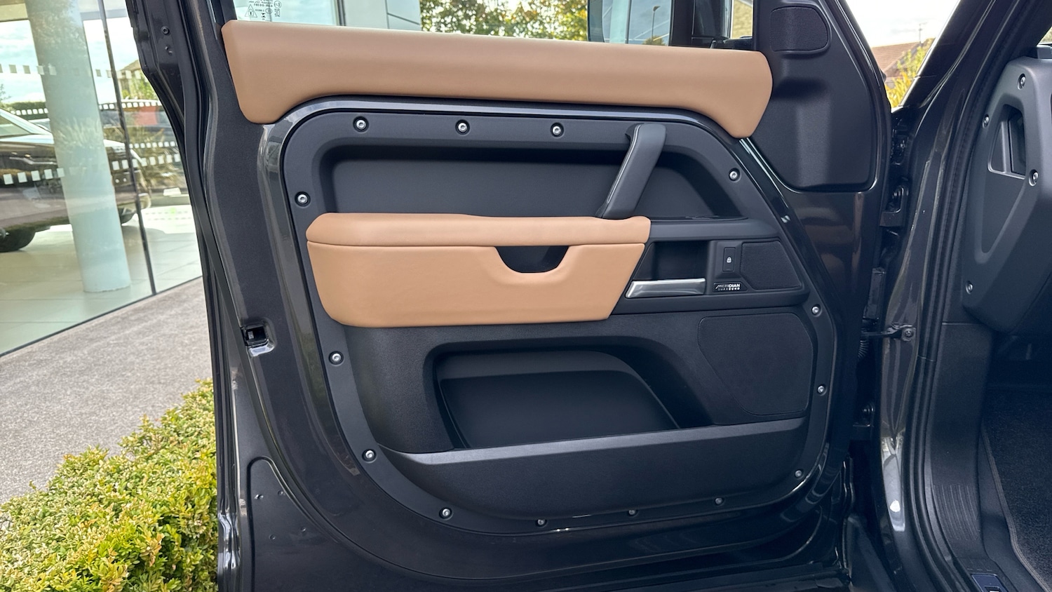 Used Land Rover Defender 2025 for sale - 76736394: Photo 42