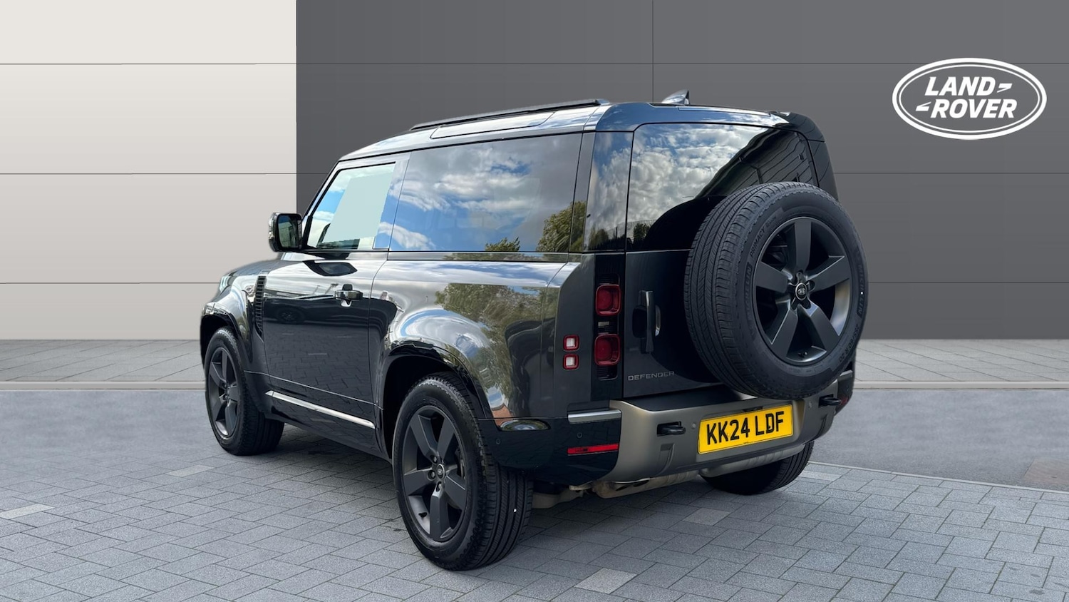 Used Land Rover Defender 2024 for sale - 77363944: Photo 2