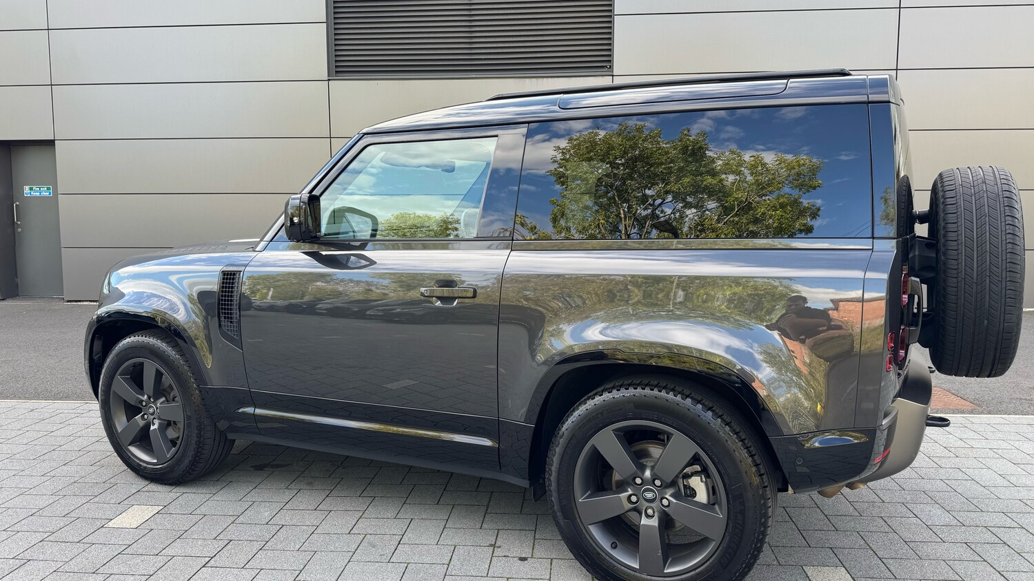 Used Land Rover Defender 2024 for sale - 77363944: Photo 21