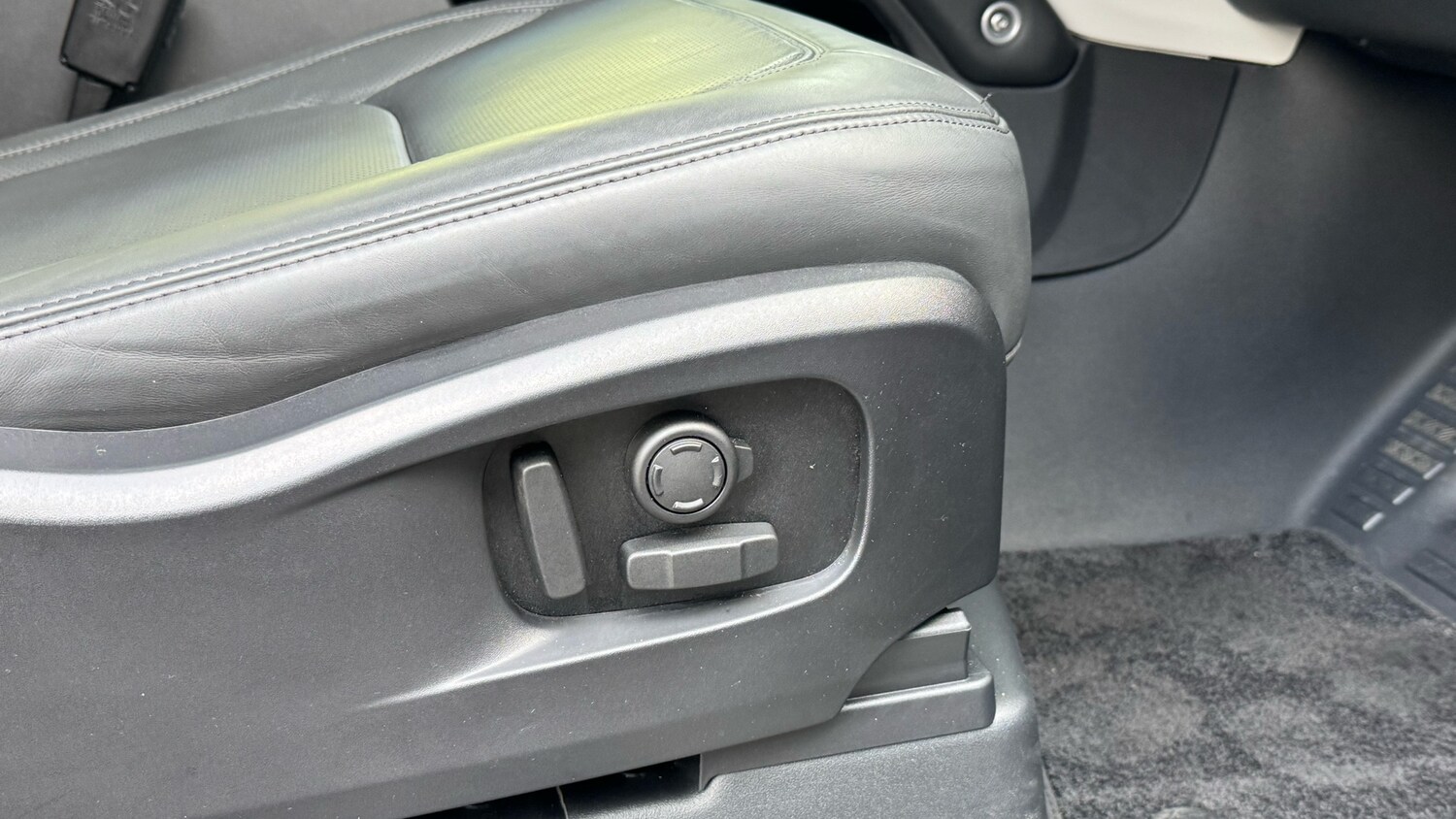 Used Land Rover Defender 2024 for sale - 77363944: Photo 33