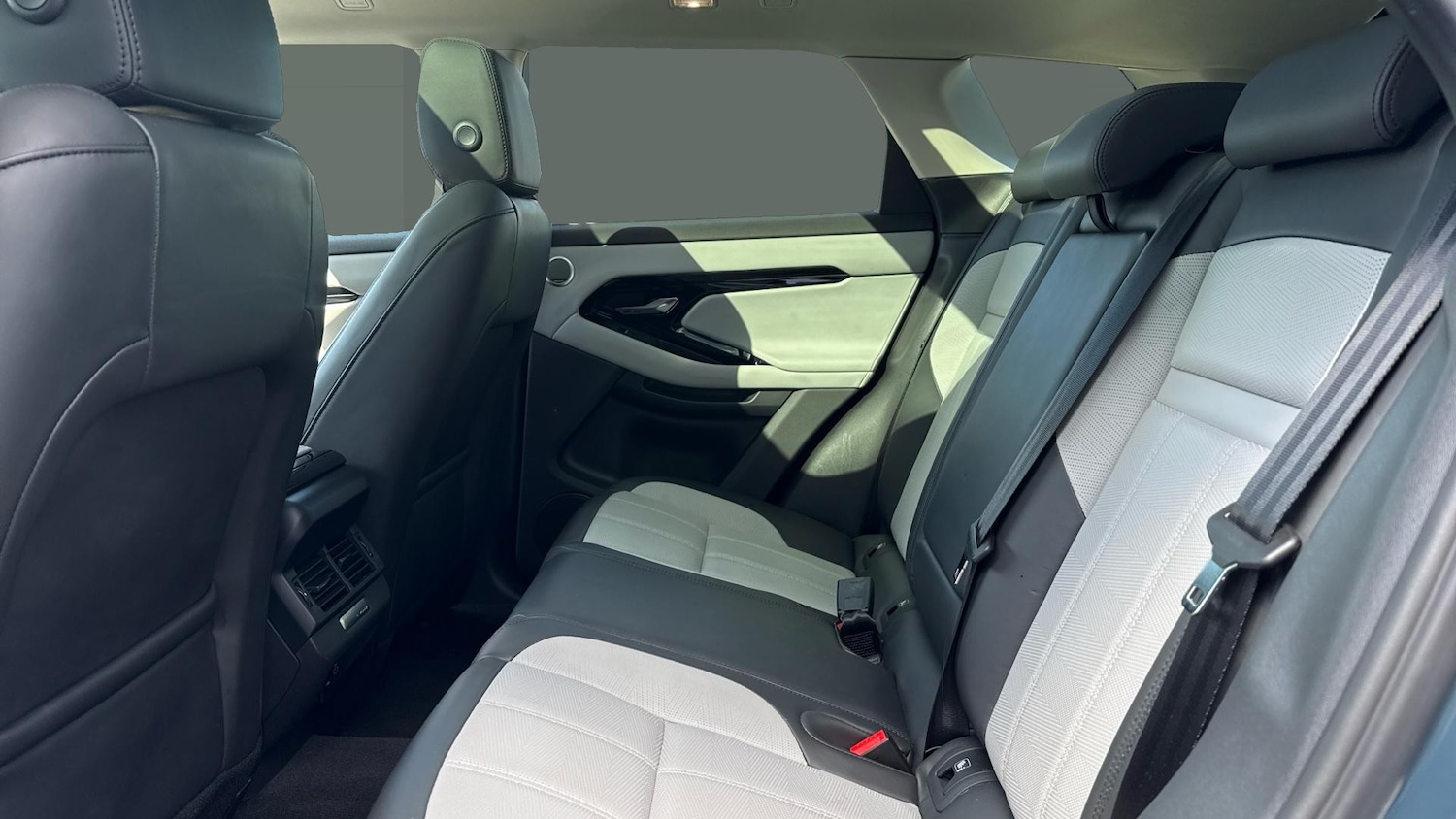 Used Land Rover Range Rover Evoque 2023 for sale - 77946968: Photo 4