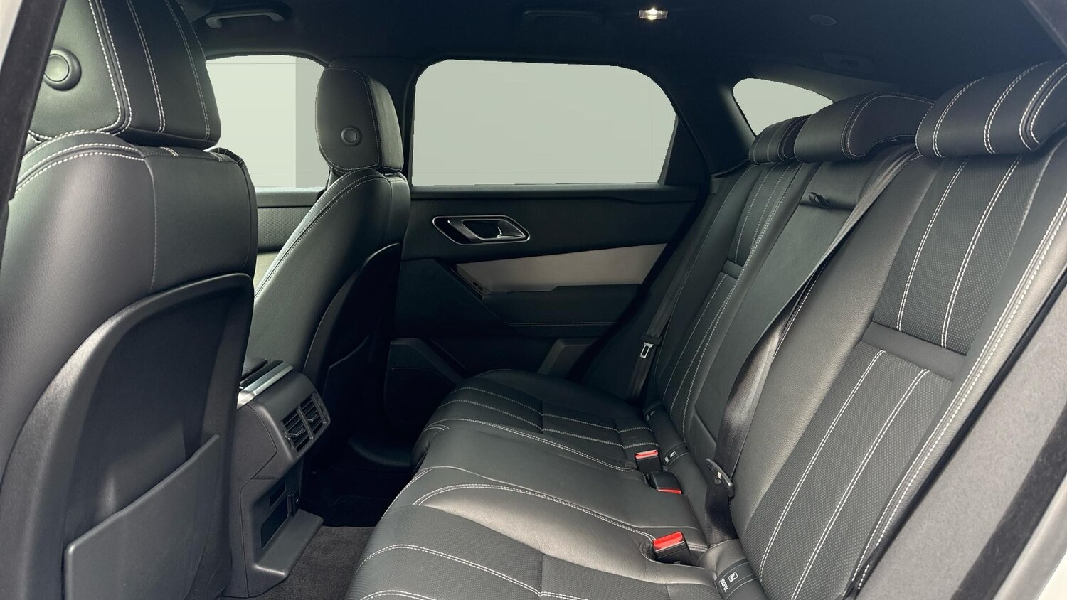 Used Land Rover Range Rover Velar 2021 for sale - 76362842: Photo 4