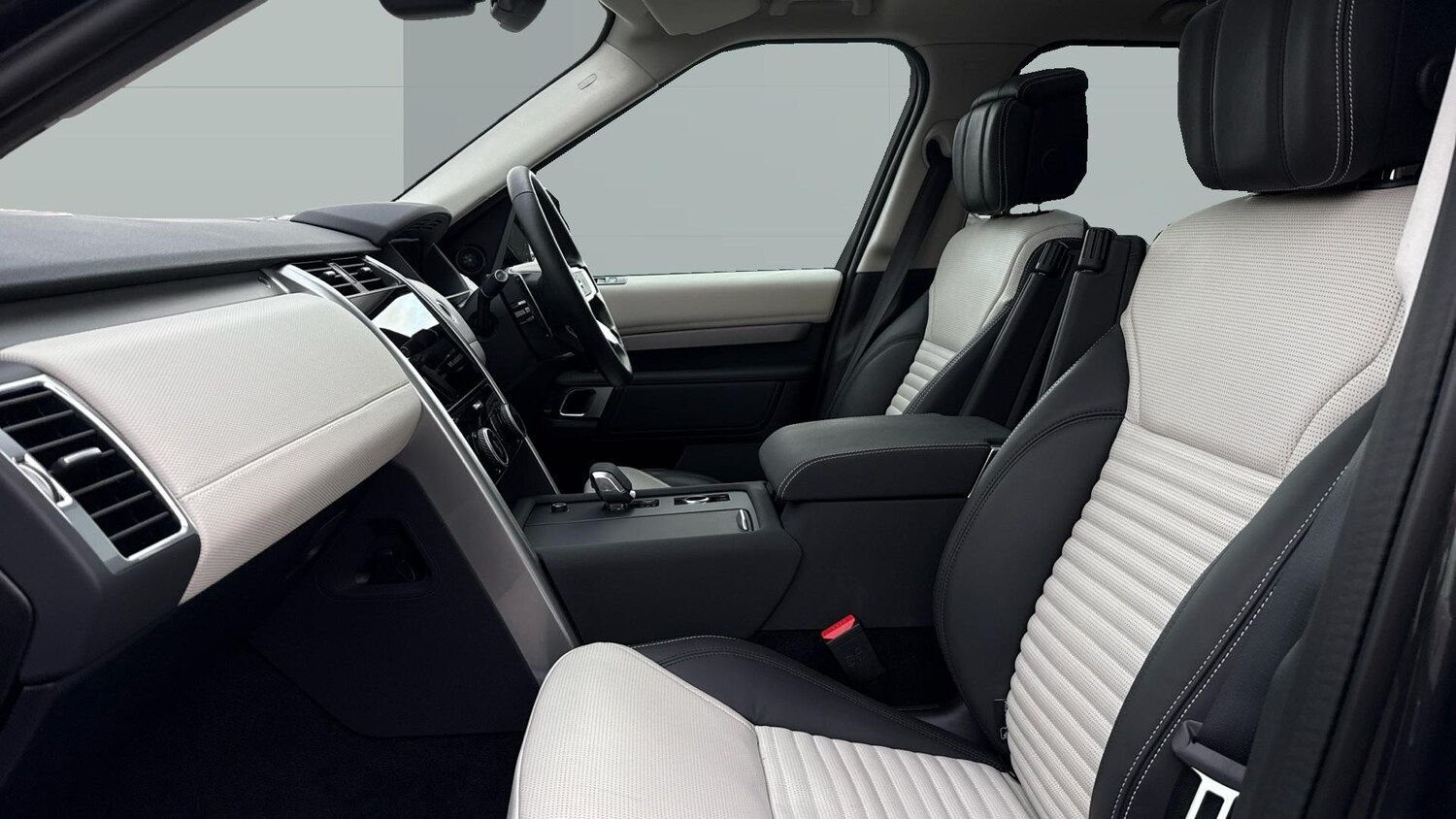 Used Land Rover Discovery 2025 for sale - 76612509: Photo 3